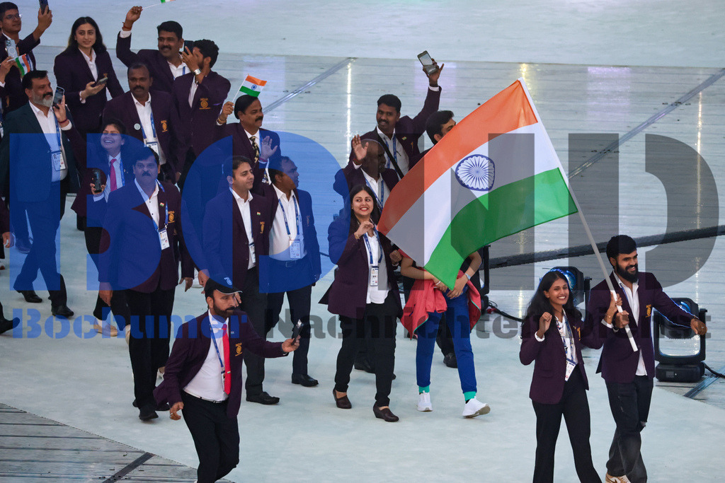 SES_TTGOPC20250716-73 | bond - Realisiert mit Pictrs.com