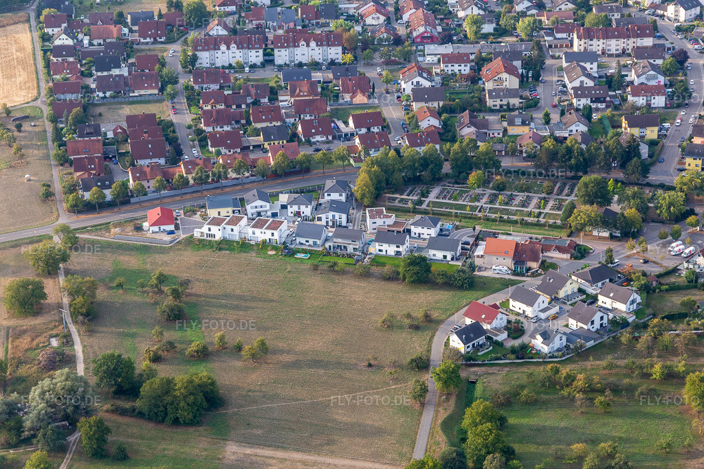 Luftbild: Neubaugebiet Hofwaldweg im Ortsteil Plittersdorf in Rastatt im Bundesland Baden-Württemberg in Deutschland. Foto: IMG_008752.jpg vom 20.09.2020 durch Werner Riehm/FLY-FOTO.de