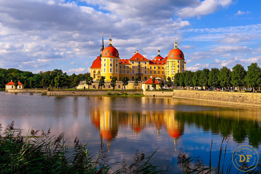 2.W-App-Moritzburg-Schloss-3 | Geschenke, Wandbilder und Accessoires mit Motiven aus Dresden und anderen schönen Orten zur Verschönerung Deines zu Hauses und zum verschenken gewünscht? Wähle Deine Lieblingsbild auf dem Produkt Deiner Wahl. 