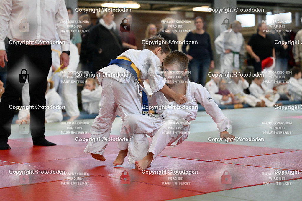 DSC_2882 | Oskar Haack /  TuS Reepsholt gegen Finn Köhler / TuS Holtriem (rechts)