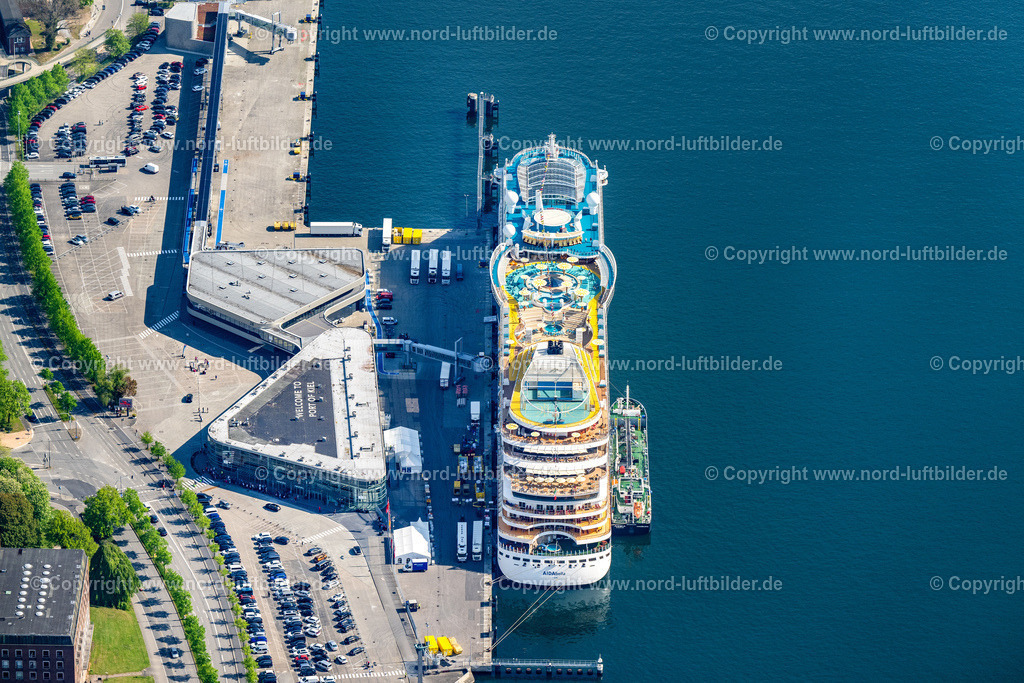 Kiel_Aida_Bella_ELS_2993140523 | KIEL 14.05.2023 Kreuzfahrt- Passagier- und Fahrgast- Schiff " Aida Bella " im Hafen im Ortsteil Mitte in Kiel im Bundesland Schleswig-Holstein, Deutschland. Weiterführende Informationen bei: AIDA Cruises - German Branch of Costa Crociere S.p.A.. // Cruise and passenger ship " Aida Bella " in the harbour in the district Mitte in Kiel in the state Schleswig-Holstein, Germany. Further information at: AIDA Cruises - German Branch of Costa Crociere S.p.A.. Foto: Martin Elsen