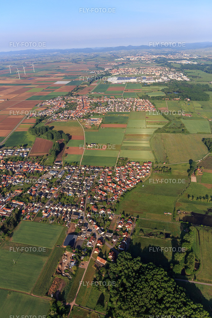 Queichwiesen aus Osten | Luftbild: Queichwiesen aus Osten in Ottersheim bei Landau im Bundesland Rheinland-Pfalz in Deutschland. Foto: IMG_120694.jpg vom 03.05.2020 durch Werner Riehm/FLY-FOTO.de - Realisiert mit Pictrs.com