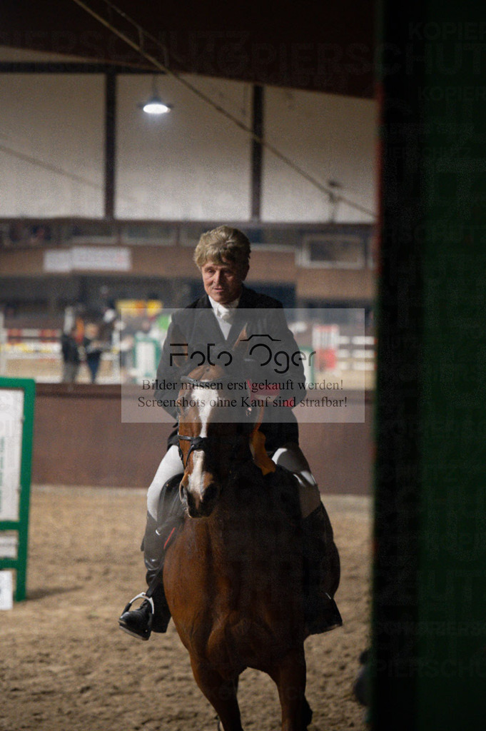 Hallenreittunier Voxtrup 2023 | Entdecke hochwertige Reitturnierfotos von Foto Oger. Professionell, emotional und authentisch – jetzt Lieblingsmomente im Shop bestellen.Deutschlandweite Turnierfotografie. - Realisiert mit Pictrs.com