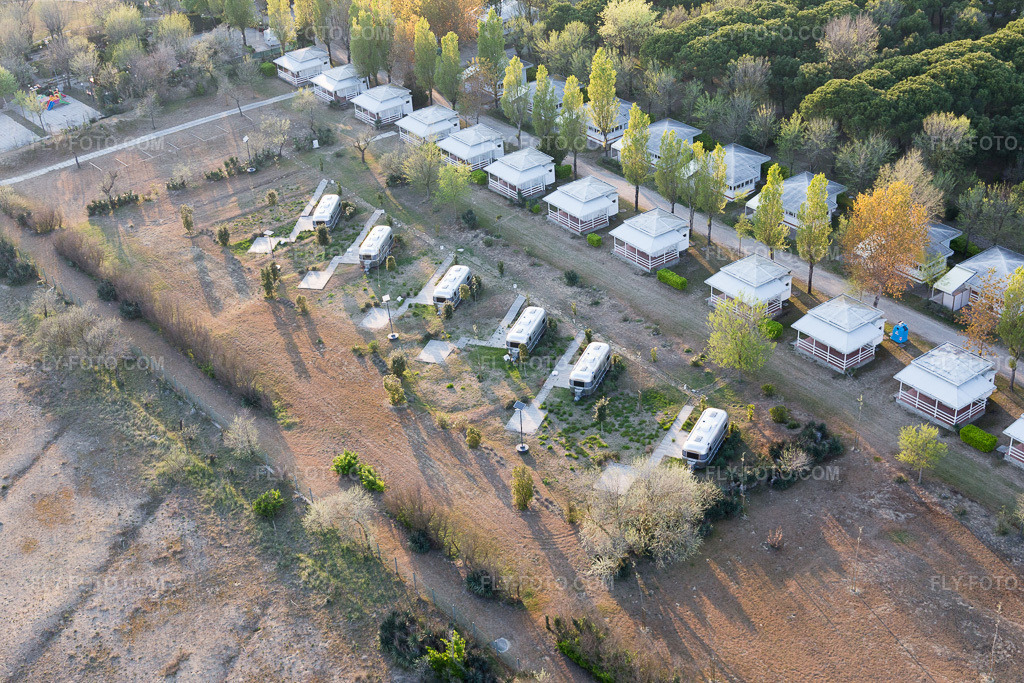Aerial view: View of the town in Ca' Savio in the state Veneto, Italy. – Photo: IMG_098250.jpg taken on 04/03/2017 by Werner Riehm/FLY-FOTO.com – Resolution of the original: 5472 x 3648 px