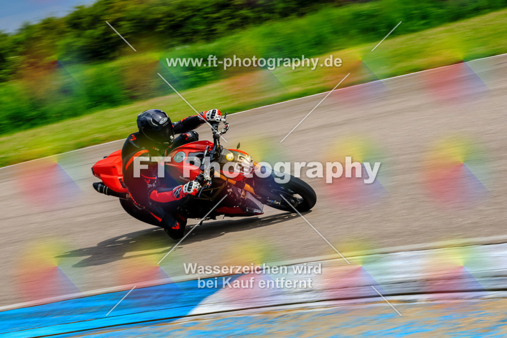 MotoTeam-9330 | Hier findet Ihr Bilder von Touristenfahrten auf der Nürburgring Nordschleife oder von anderen Veranstaltungen die ich besucht habe. Viel Spass beim Durch Schauen 