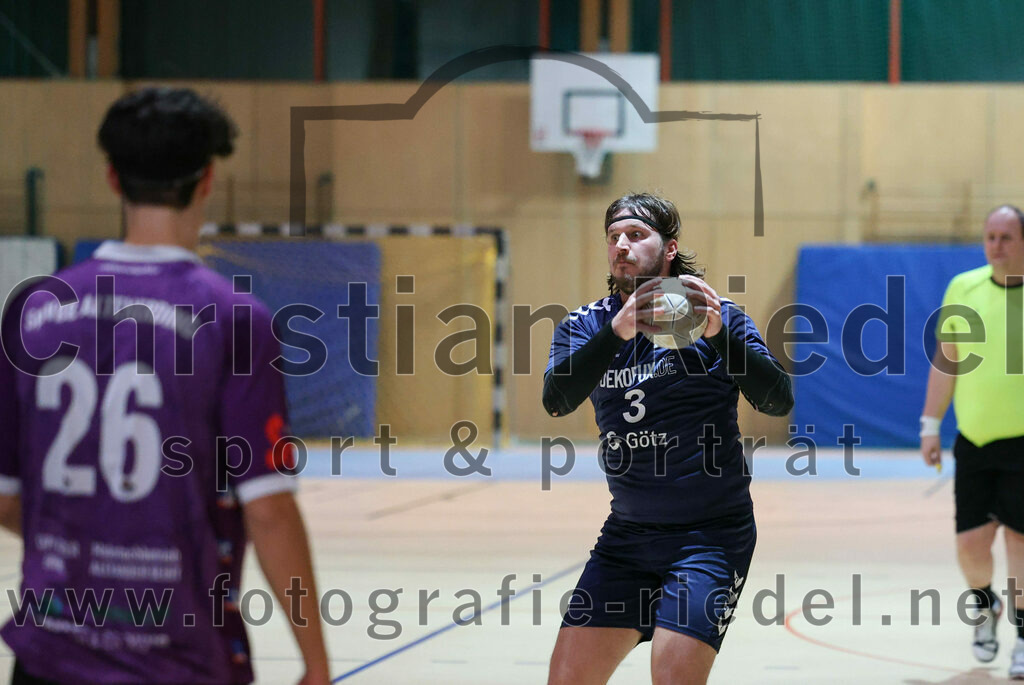 2023-12-09_065_SpVgg_Altenerding_gegen_TSV_Indersdorf | Erding, Deutschland, 09.12.2023:
Handball, Bezirksoberliga Männer 2023 / 2024, 10. Spieltag, SpVgg Altenerding gegen TSV Indersdorf, Endergebnis: 42:25

Tobias Bärsch (TSV Indersdorf, #3)

Foto: Christian Riedel / fotografie-riedel.net