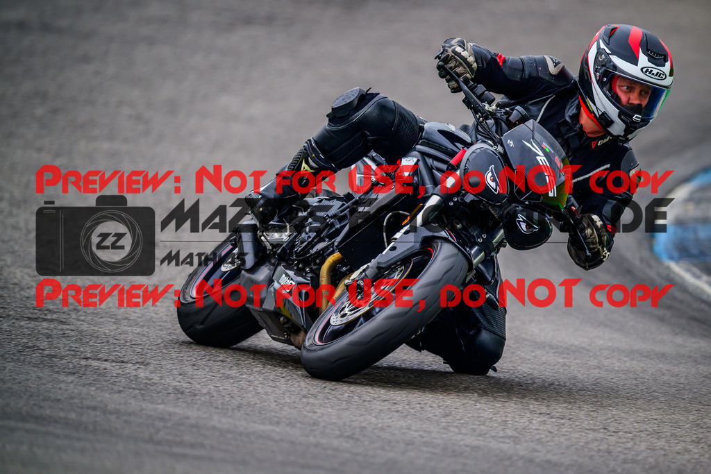 MaZZes_FotoMatrix_240614_6007705_2-165 | ROT