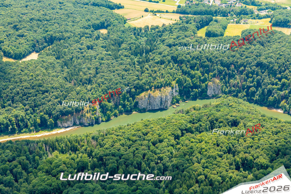 Das Luftbild zeigt : Donaudurchbruch Kelheim - Die Luftaufnahme wurde 2023 vom UL-Flugzeug aus erstellt ( keine Drohne ) - Hochauflösende Luftaufnahme - Für grossformatige Ausdrucke geeignet. Die Geschenkidee !Mit Lizenz und Bildrechte bestellbar