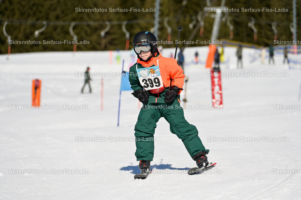 SRF_27.02.2026_235 | Skirennfotos,Serfaus,Fiss,Ladis,Kinderskirennen,Winter,Tirol,Oberland,skirace,SFL,feelfree,weil wir's genießen,ski,Ski,skifahren,Sonnenplateau, - Realisiert mit Pictrs.com
