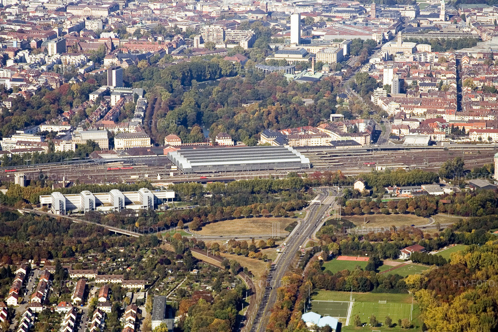 Luftbild: Karlsruhe Hauptbahnhof von Süden im Ortsteil Südweststadt in Karlsruhe im Bundesland Baden-Württemberg in Deutschland. Foto: IMG_8660.jpg vom 14.10.2007 durch Werner Riehm/FLY-FOTO.de