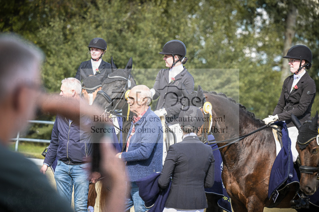 DOS_0046 | Entdecke hochwertige Reitturnierfotos von Foto Oger. Professionell, emotional und authentisch – jetzt Lieblingsmomente im Shop bestellen.Deutschlandweite Turnierfotografie. - Realisiert mit Pictrs.com