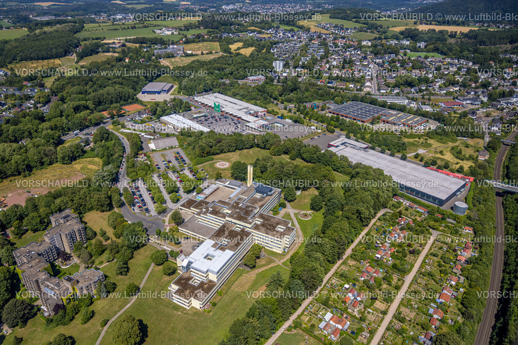 Schwelm230709120 | Luftbild, Helios Klinikum Schwelm, Hochhäuser Wohnsiedlung Harkortweg, PH Industrie-Hydraulik GmbH, Einkaufszentrum mit Marktkauf und Aldi Kölner Straße, Dreifachsporthalle, Verkehrsgesellschaft Ennepe Ruhr, Lindenberg, Schwelm, Ruhrgebiet, Nordrhein-Westfalen, Deutschland