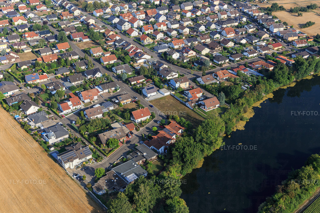 Ortsanasicht aus Südwesten am Fischmal | Luftbild: Ortsanasicht aus Südwesten am Fischmal in Leimersheim im Bundesland Rheinland-Pfalz in Deutschland. Foto: IMG_122185.jpg vom 11.08.2020 durch Werner Riehm/FLY-FOTO.de - Realisiert mit Pictrs.com
