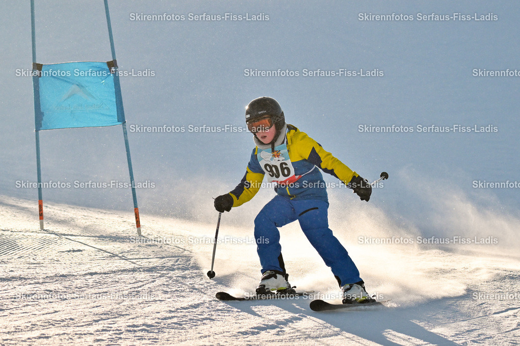 SRF_25.12.2025_0327 | Skirennfotos,Serfaus,Fiss,Ladis,Kinderskirennen,Winter,Tirol,Oberland,skirace,SFL,feelfree,weil wir's genießen,ski,Ski,skifahren,Sonnenplateau, - Realisiert mit Pictrs.com