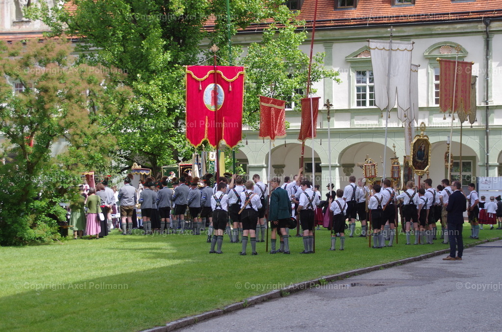 IMGP7030 | fotografiert von Axel PollmannLeonhardi Wallfahrt Benediktbeuern und Murnau, Fronleichnam, Fasching, Landschaft im Loisachtal und Benediktbeuern  - Realisiert mit Pictrs.com