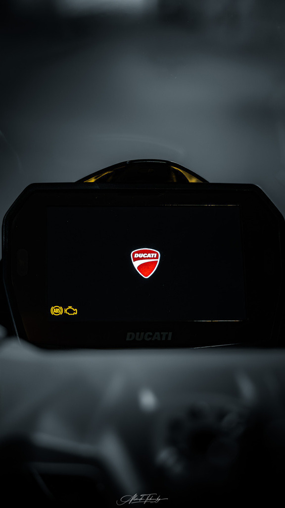 Ducati Panigake V2S | Entdecken Sie die faszinierende Welt von Alexander Tschuncky Arts: Kreative Fotografie, atemberaubende Automobilkunst und hochwertiger Bilderdruck. Lassen Sie sich inspirieren! - Realisiert mit Pictrs.com