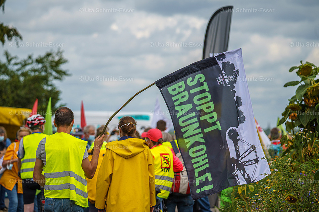 Menschenkette_Luetzerath_06 | CEUS Design - Realisiert mit Pictrs.com