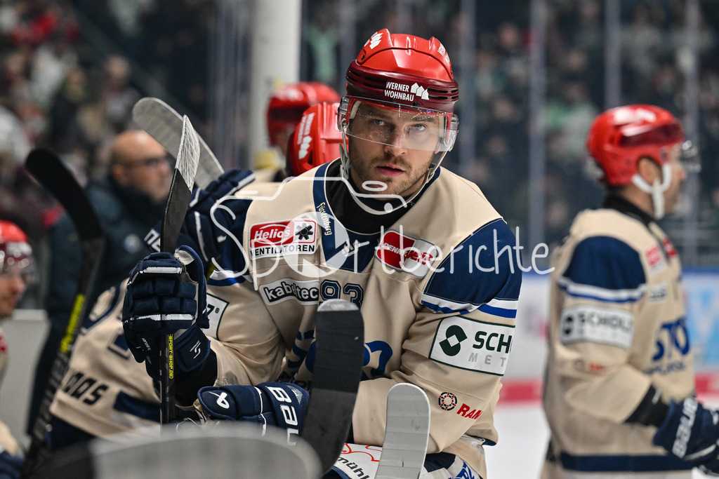 Augsburger Panther - Schwenninger Wild Wings | Im Bild Sebastian UVIRA (Schwenninger Wild Wings 93) im Powerbreak / DEL: Augsburger Panther - Schwenninger Wild Wings, Curt Frenzel Stadion am 02.02.2025