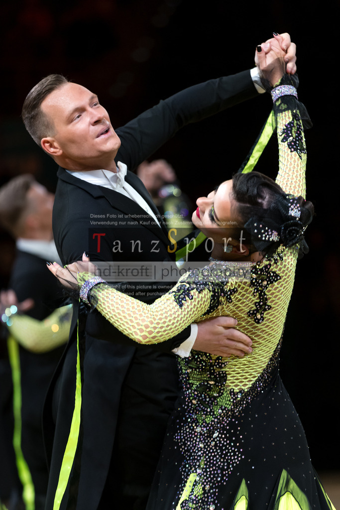 20241109_DM-Formationen_Vorrunde_3283 | Tanzsportbilder, Standardtanz, Lateintanz, WDSF, DTV, LTVB, dancecomp, goc, hessen tanzt, blaues band der spree, walzer, tango, wiener walzer, slowfox, quickstepp, samba, rumba, cha-cha-cha, paso doble. jive, hd-kroft photography, turniertanzsport