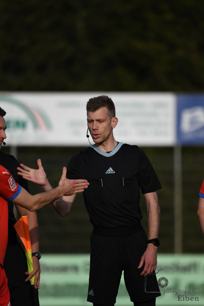SSV Jeddeloh-SV Drochtersen/Assel | Herren Regionalliga; SSV Jeddeloh (blau)-SV Drochtersen/Assel (rot) am 30.04.2024; in Jeddeloh (53-Acht Arena), Photo: Philip Eiben 2024 - Realisiert mit Pictrs.com