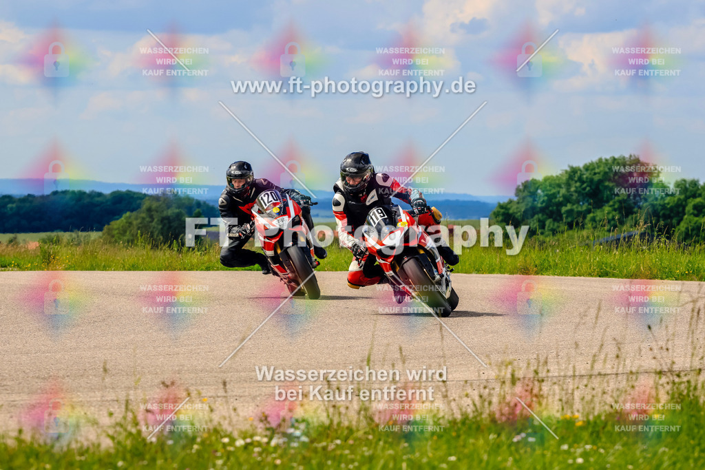 MotoTeam-0898 | Hier findet Ihr Bilder von Touristenfahrten auf der Nürburgring Nordschleife oder von anderen Veranstaltungen die ich besucht habe. Viel Spass beim Durch Schauen 