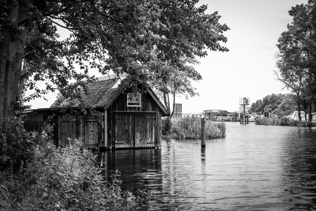 Zufahrt zum Kanal vom Schweriner Innensee zum Außensee | Landschaftsbilder-MV - Realisiert mit Pictrs.com