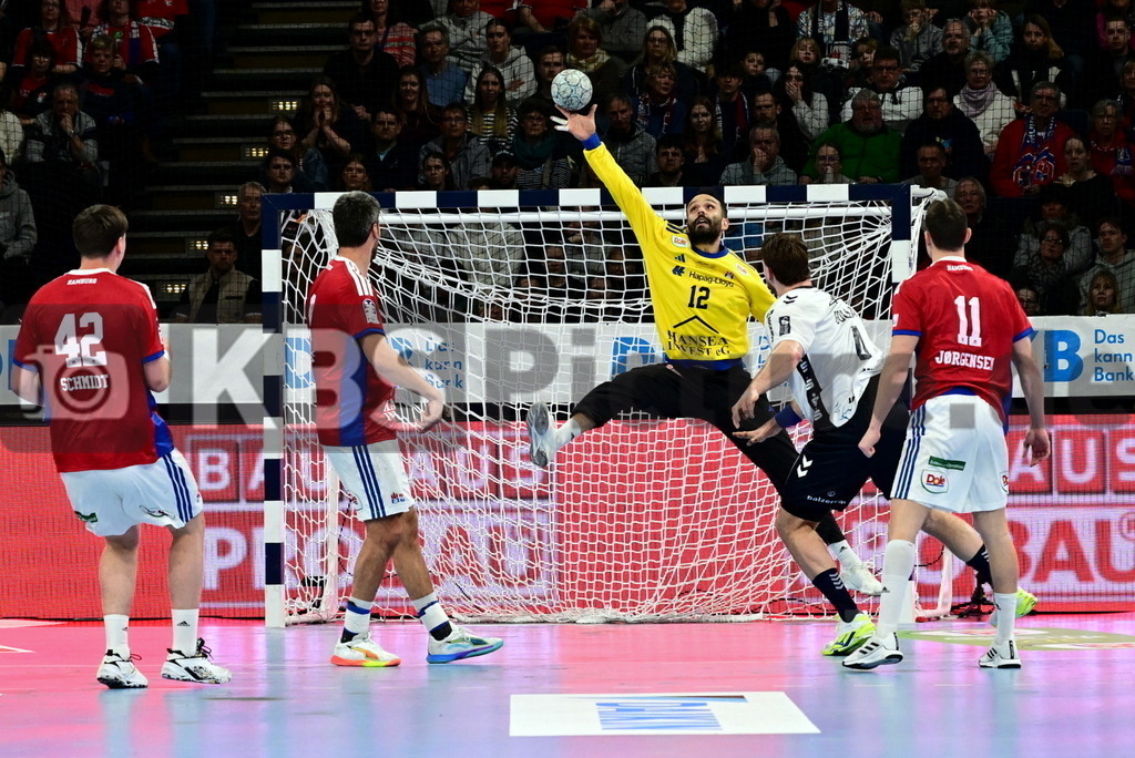 KBS Picture_HSVH-SGFl-Handewitt_030 | Schmidt Jan (HSV Hamburg) , Lassen Arenth Jacob (HSV Hamburg) , El Tayar Mohamed (HSV Hamburg) , Golla Johannes (SG Fl.-Handewitt) , Joergensen Nicolaj (HSV Hamburg) ,Sportarena :  Barclays Arena Hamburg, - Realisiert mit Pictrs.com
