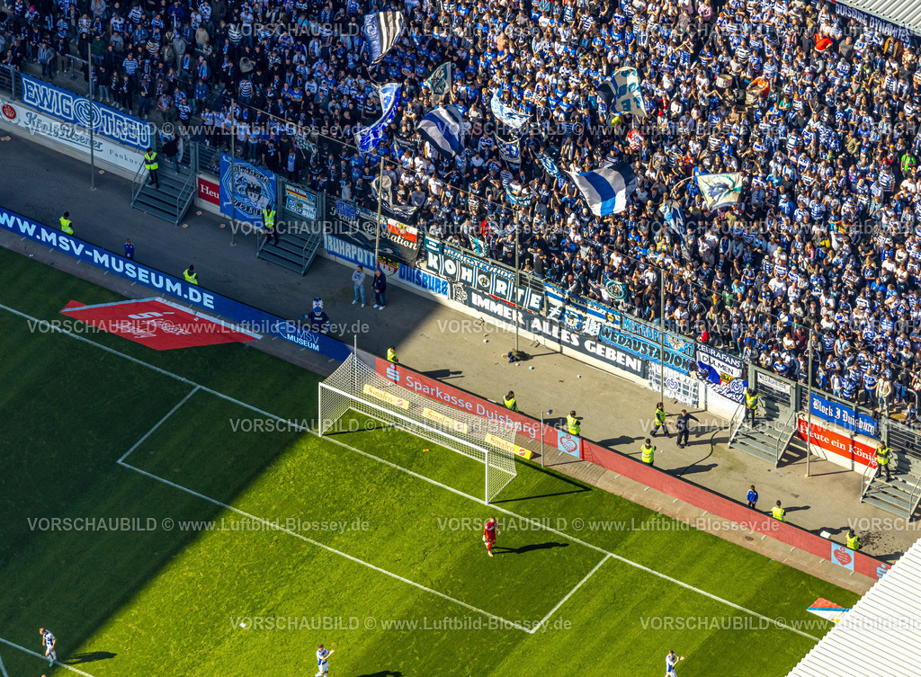 Duisburg241003387 | Luftbild, Sportpark Duisburg mit Fußballstadion Schauinsland-Reisen-Arena, auch MSV Duisburg Arena oder Wedaustadion, Live Fußball mit Zuschauern auf der Tribüne, Neudorf, Duisburg, Ruhrgebiet, Nordrhein-Westfalen, Deutschland