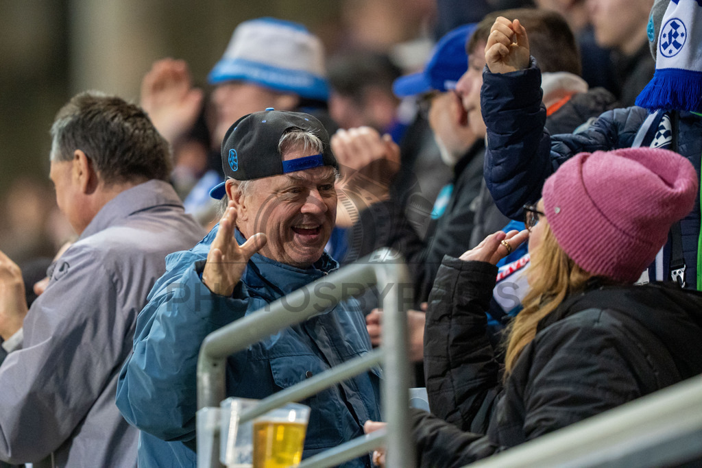 SV Stuttgarter Kickers vs. SGV Freiberg, Fussball, WFV-Pokal, Viertelfinale, 17.03.2026 | Fans der SV Stuttgarter Kickers jubeln nach dem Ausgleich zum 1:1,SV Stuttgarter Kickers vs. SGV Freiberg, Fussball, WFV-Pokal, Viertelfinale, 17.03.2026Foto: photosbyphips/Philip Ziegler