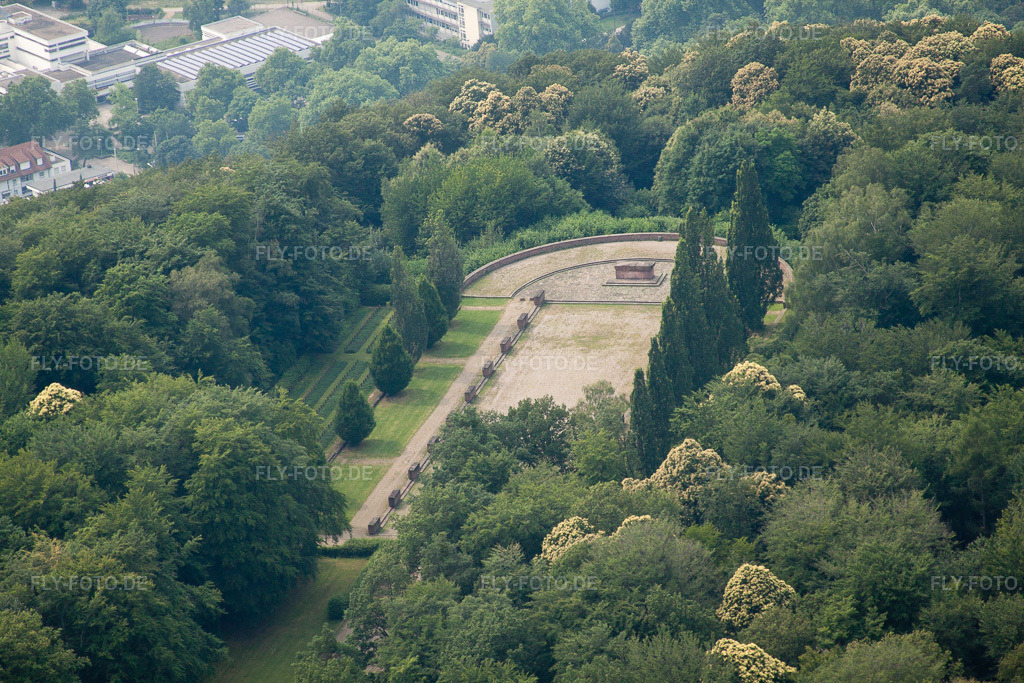 Luftbild: Ehrenfriedhof im Ortsteil Königstuhl in Heidelberg im Bundesland Baden-Württemberg in Deutschland. Foto: IMG_29939.jpg vom 02.07.2010 durch Werner Riehm/FLY-FOTO.de