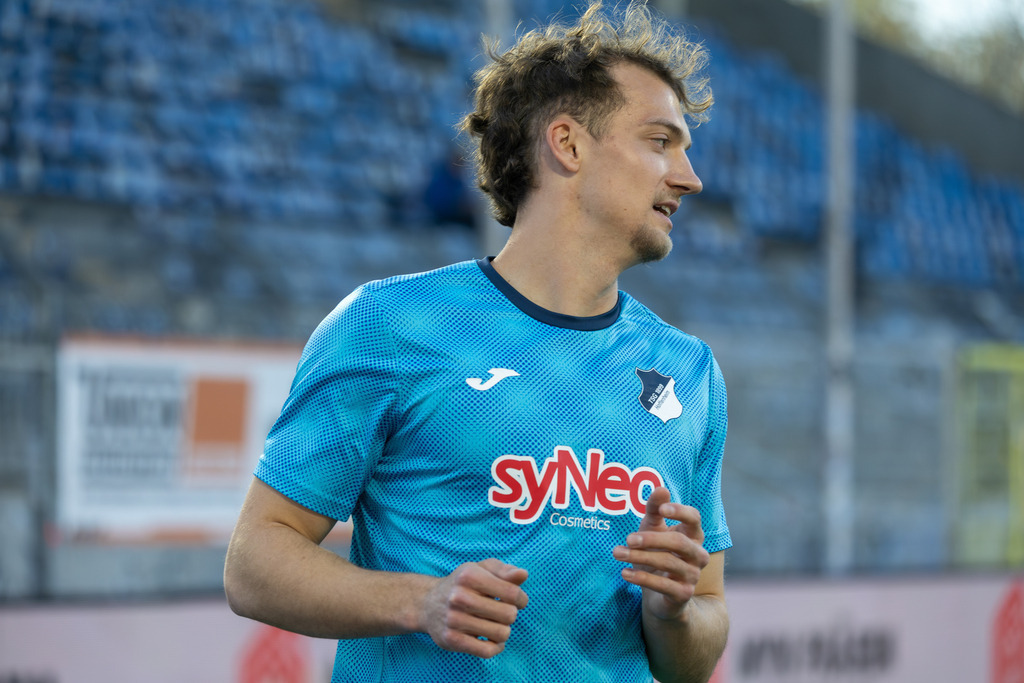 Fußball 3. Liga, Saison 2025/26, 32. Spieltag: Waldhof Mannheim gegen TSG Hoffenheim II | Fußball 3. Liga, Saison 2025/26, 32. Spieltag: Waldhof Mannheim gegen TSG Hoffenheim II***Yannik Lührs (49, Hoffenheim) beim Warm-Up - Realisiert mit Pictrs.com