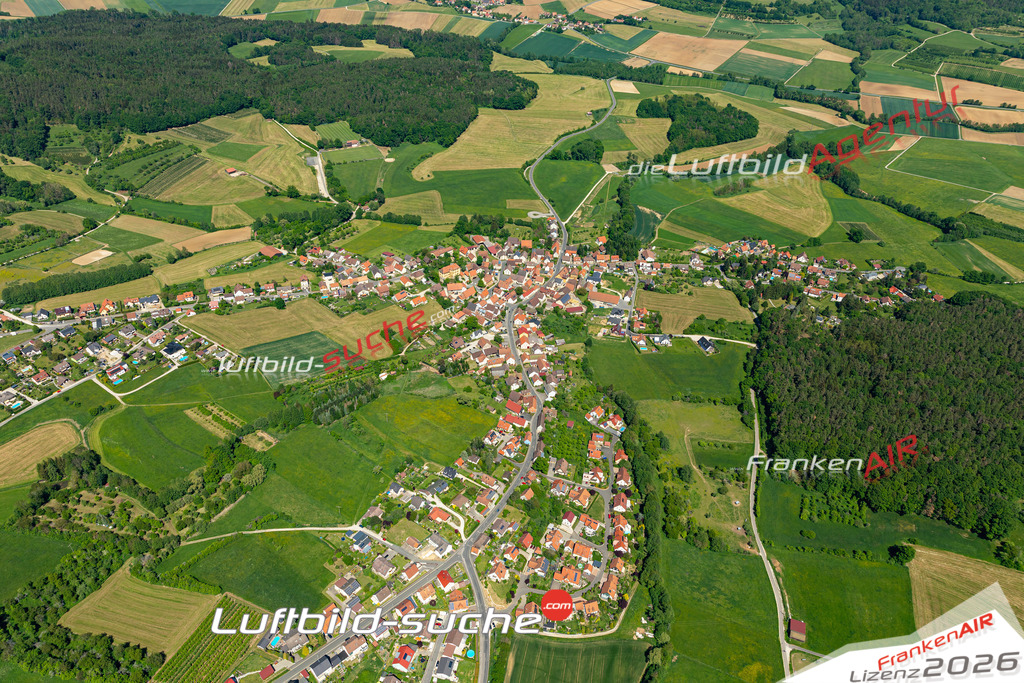 Die Luftbildaufnahme Ermreuth - Neunkirchen am Brand wurde 2020 mittels Flugzeug (keine Drohne) erstellt. Perfekte Schärfe und Druck- Ergebnisse- Garantiert!