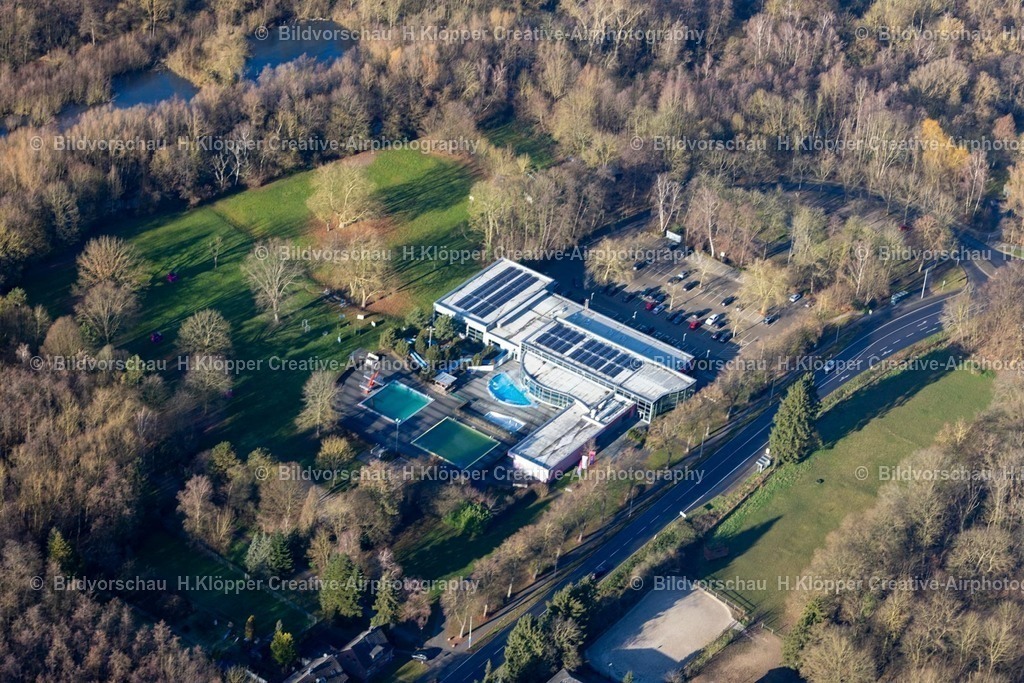 Luftbild Mönchengladbach-8459 | Luftbildfotografie Therme und Schwimmbecken am Freibad der Freizeiteinrichtung " Schlossbad Niederrhein " an der Straße Auf dem Damm in Wickrath-Mitte - Realisiert mit Pictrs.com