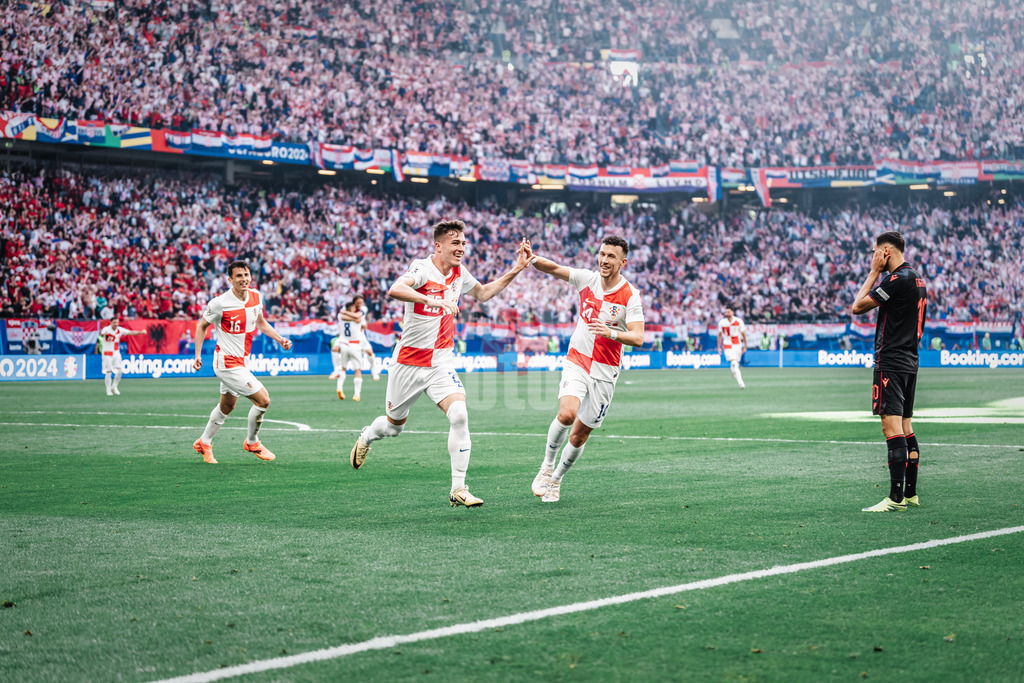 Fußball | Herren | UEFA-Fußball-Europameisterschaft 2024 | Gruppe B | Kroatien vs. Albanien | 19.06.2024 | Torjubel Luka Susic (#25, Kroatien) mit Ivan Perisic (#14, Kroatien)