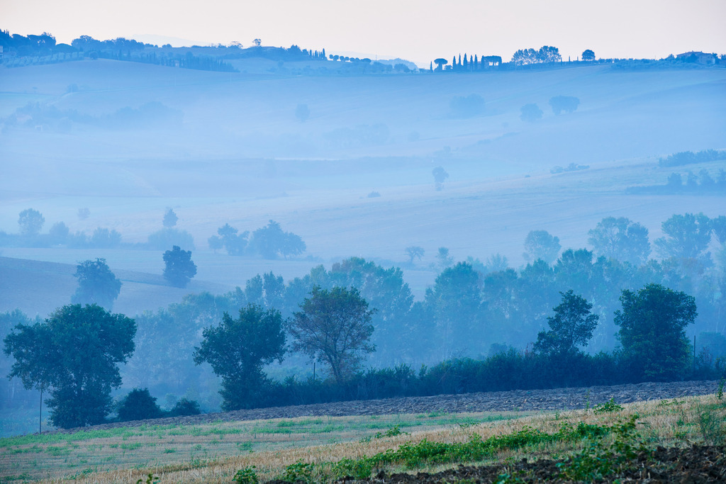 Nebel ueber umbrische Landschaft | Pozzuolo, Italien - September 09, 2016: Nebel ueber umbrische Landschaft. - Realisiert mit Pictrs.com