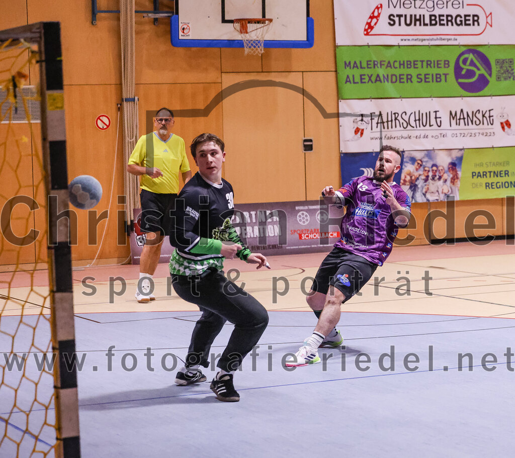 2025-03-15_016_SpVgg_Altenerding_gegen_TSV_Schleissheim | Erding, Deutschland, 15.03.2025:Handball, Bezirksoberliga Männer 2024 / 2025, 18. Spieltag, SpVgg Altenerding gegen TSV Schleißheim, Endergebnis: 32:27Torwart David Zillner (TSV Schleissheim, #30), Sebastian Forster (SpVgg Altenerding, #13)Foto: Christian Riedel / fotografie-riedel.net