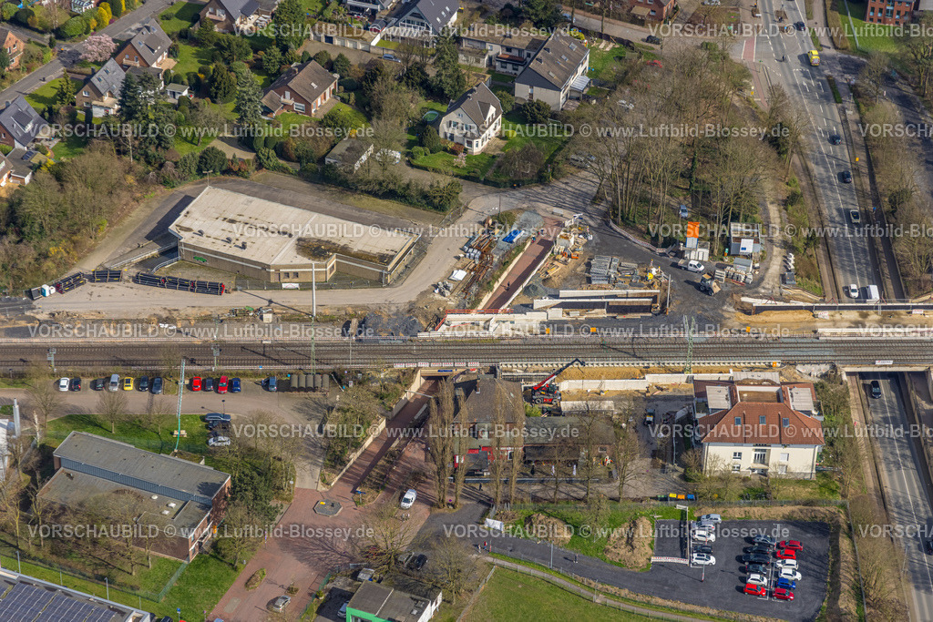 Voerde240309230 | Luftbild, Hbf Bahnhof Voerde, Baustelle Brücke Steinstraße, Baustelle Fußgängerunterführung und Brücke Bahnhofstraße, Ausbau der Betuweroute und Betuwe-Linie Eisenbahnstrecke, Voerde, Nordrhein-Westfalen, Deutschland