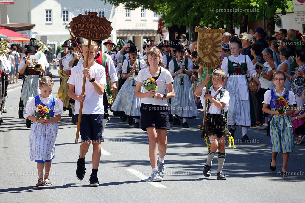 news-2022-Juli17-Musikumzug-Reutte-DSD03285-Zoeblen | Info aus dem Bezirk Reutte/Ausserfern Tirol sowie eine umfangreiche Bilddatenbank über die gesamte Region: Lechtal, Talkessel Reutte, Tannheimertal, Zwischentoren. Lech, Plansee, Zugspitze, Grenztunnel, B179, Fernpassstraße, Verkehr, Lawinen, Tradition, - Realisiert mit Pictrs.com