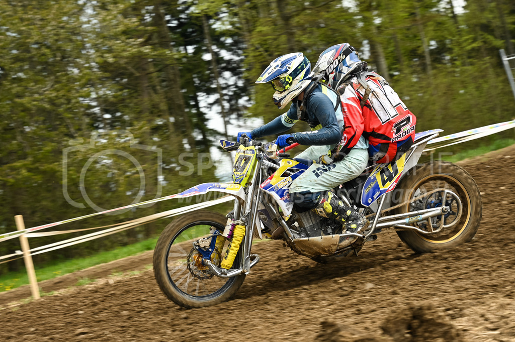Motocross Schlatt bei Winterthur - 30. April 2023 | #47 Berger Nick / Schneider Franziska aus Ebmatingen (CH) auf KTM in der Kategorie Seitenwagen am Motocross Schlatt bei Winterthur, 30. April 2023. 
Instagram: @mx_schlatt | @mc_wila | @sam_schweiz
Bild: Sportfotografie Markus Aeschimann | www.markus-aeschimann.ch - Realisiert mit Pictrs.com