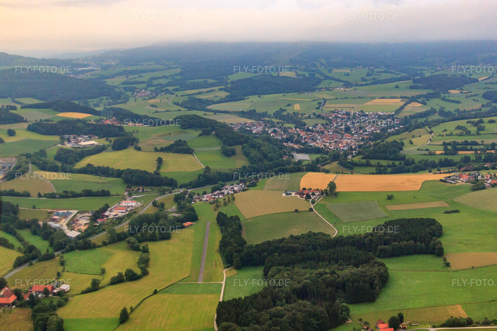 Luftbild: Segelflugplatz Huhnrain in Poppenhausen im Bundesland Hessen in Deutschland. Foto: IMG_68379.jpg vom 21.06.2014 durch Werner Riehm/FLY-FOTO.de