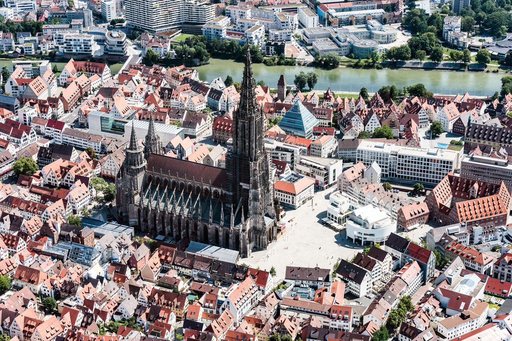 dr__0011382.jpg | ULM 01.08.2017 Stadtansicht des Innenstadtbereiches mit Ulmer Münster in Ulm im Bundesland Baden-Württemberg, Deutschland. // City view of downtown area with Ulmer Muenster in Ulm in the state Baden-Wuerttemberg, Germany. Foto: Daniel Reiter
