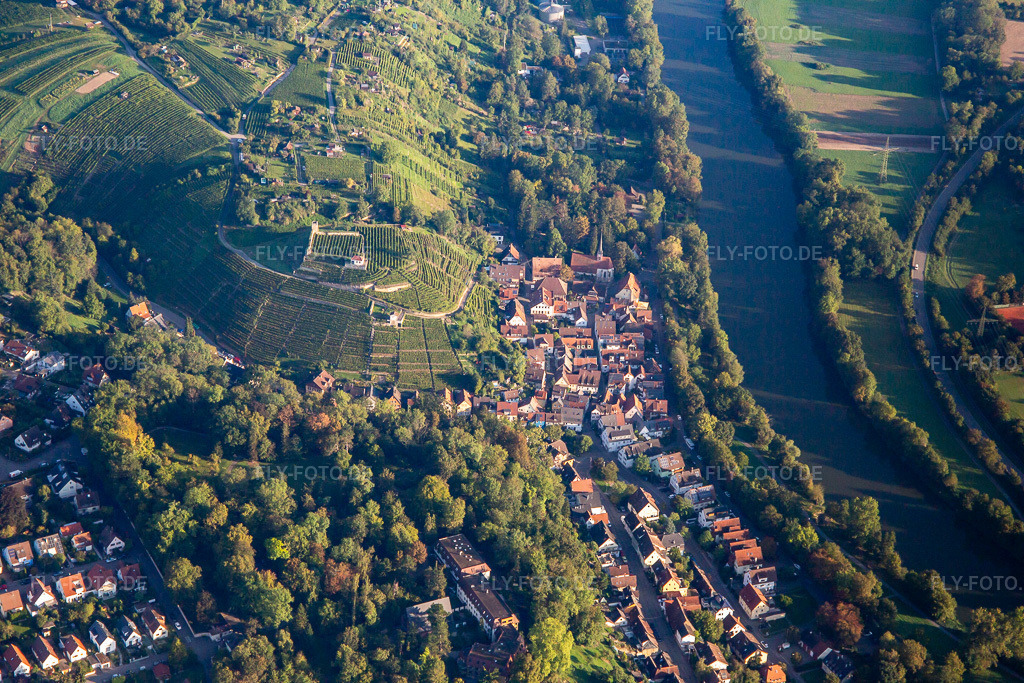 Luftbild: Burgruine Hoheneck über dem Neckar im Ortsteil Hoheneck in Ludwigsburg im Bundesland Baden-Württemberg in Deutschland. Foto: IMG_138518.jpg vom 16.09.2023 durch Werner Riehm/FLY-FOTO.de