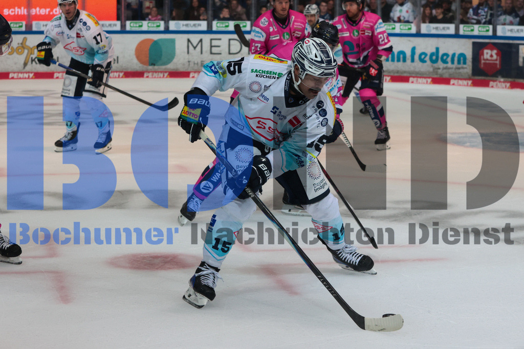 SES_ISEDRE20251010-47 | bond - Realisiert mit Pictrs.com