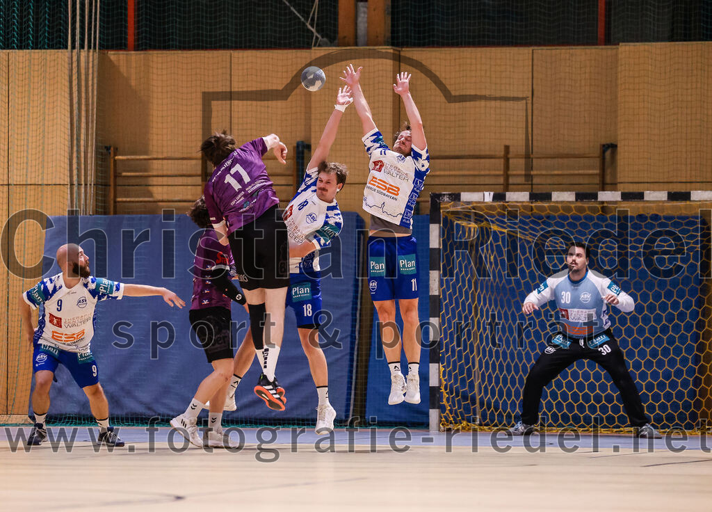 2024-11-24_050_SpVgg_Altenerding_gegen_ASV_Dachau | Erding, Deutschland, 24.11.2024:Handball, Bezirksoberliga Männer 2024 / 2025, 8. Spieltag, SpVgg Altenerding gegen ASV Dachau, Endergebnis: 30:23Sebastian Hölle (ASV Dachau, #9), Niklas Fleps (SpVgg Altenerding, #17), Moritz Deichl (ASV Dachau, #18), David Gierke (ASV Dachau, #11), Torwart Valentin Hagitte (ASV Dachau, #30)Foto: Christian Riedel / fotografie-riedel.net