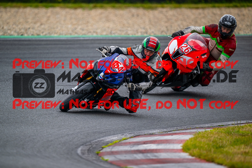 MaZZes_FotoMatrix_240724_6007705_6441 | ROT