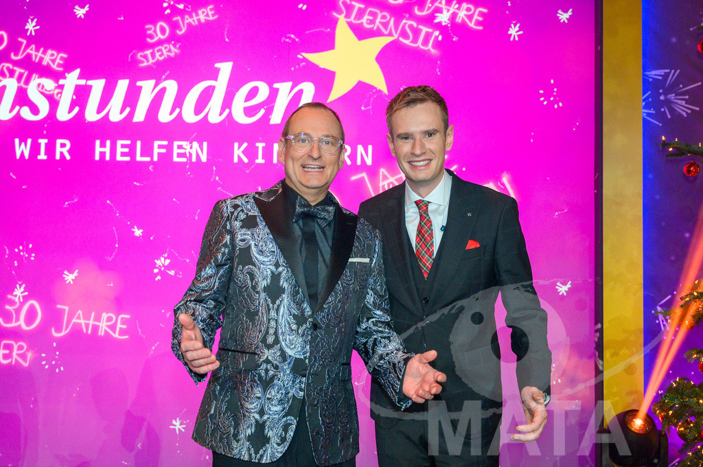 _DWA2200 | Volker Heißmann und Florian Schwegler bei '30 Jahre Sternstunden-Gala 2023' in der Frankenhalle. Nürnberg, 15.12.2023 - Realisiert mit Pictrs.com