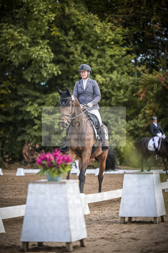 DOS_1368 | Entdecke hochwertige Reitturnierfotos von Foto Oger. Professionell, emotional und authentisch – jetzt Lieblingsmomente im Shop bestellen.Deutschlandweite Turnierfotografie. - Realisiert mit Pictrs.com