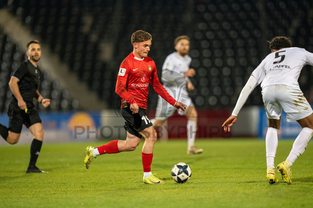 SG Sonnenhof Grossaspach vs. TSV Steinbach Haiger, Fussball, Regionalliga Suedwest, 25. Spieltag, 20.03.2026 | Mike Huras (SG Sonnenhof Großaspach, #19),SG Sonnenhof Grossaspach vs. TSV Steinbach Haiger, Fussball, Regionalliga Suedwest, 25. Spieltag, 20.03.2026Foto: photosbyphips/Philip Ziegler