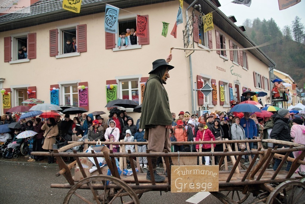 Fasnacht _24-242-RA | Fotoblog Schwarzwald, Foto Blog Wiesental, Pfaffenberg, Winterzauber, Zeller Bergland, Zell im Wiesental, Fotoblog Wiesental, Landschaftsfotos, Bilder Wiesental, Natur, Naturbilder, Fastnacht, Zeller Fastnacht, Zeller Fasnacht, Zeller Bergland, Belchen, - Realisiert mit Pictrs.com