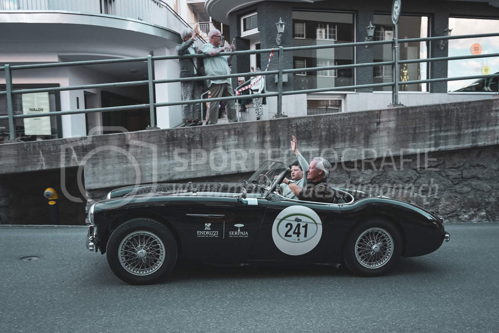 21. Arosa ClassicCar 2025 - 4. September 2025 | Thomas Kemmler aus Albstadt (GER) in einem Austin Healey 100/4 BN2 aus dem Jahre 1956 mit Startnummer 241 am Arosa ClassicCar 2025 in der Kategorie Classic Trophy..@arosaclassiccar, @arosa.official, #arosaclassiccar, #arosa, #76curves, #classiccar, Bild: Sportfotografie Markus Aeschimann | www.markus-aeschimann.ch - Realisiert mit Pictrs.com